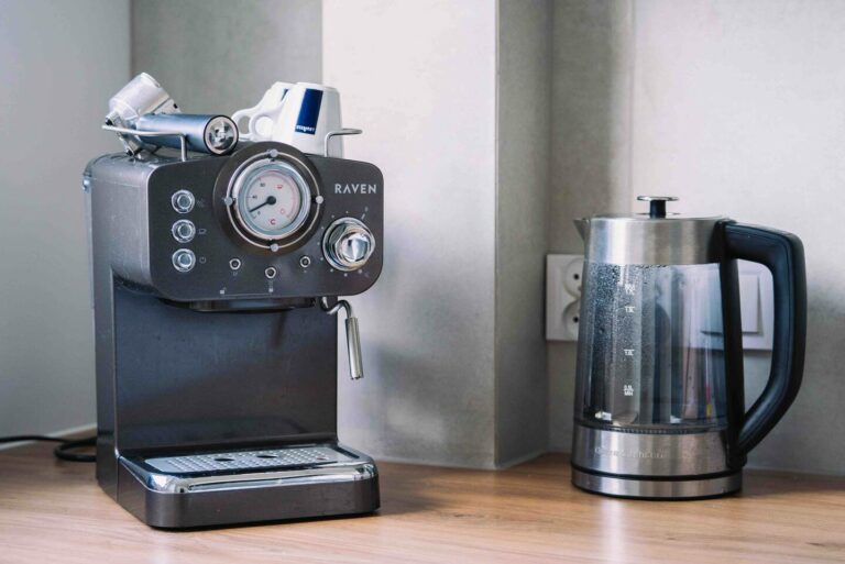 Pomorska Studio - coffee machine and kettle with temperature control