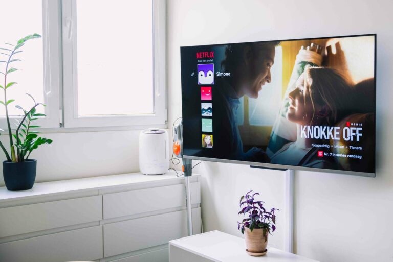 Pomorska Studio - large 50-inch Smart 4k TV